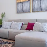 Bright 2-Bedroom Apartment With Stunning Views At 5242 Tower Dubai Marina