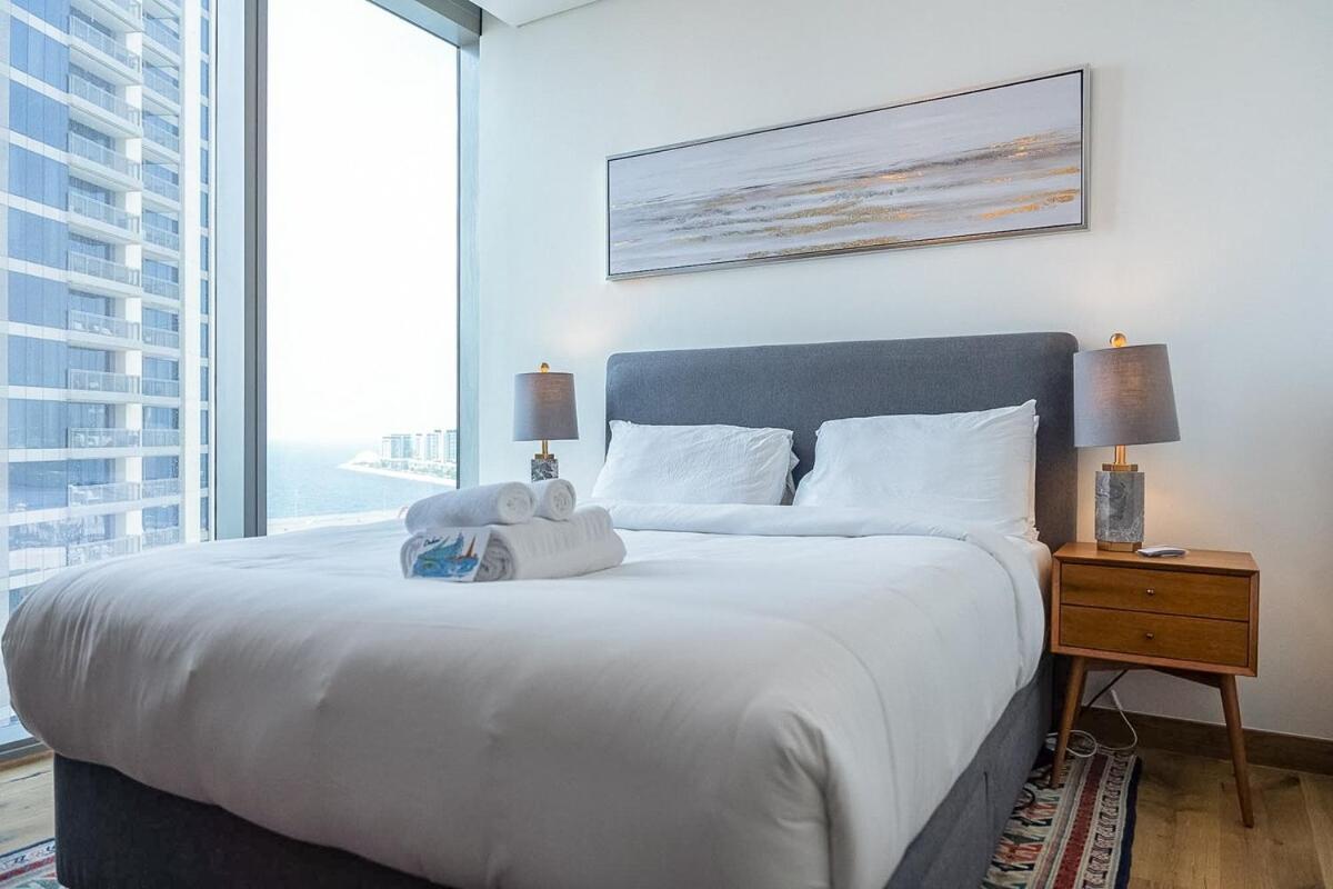 Bright 2-bedroom With Stunning Views At 5242 Tower Marina