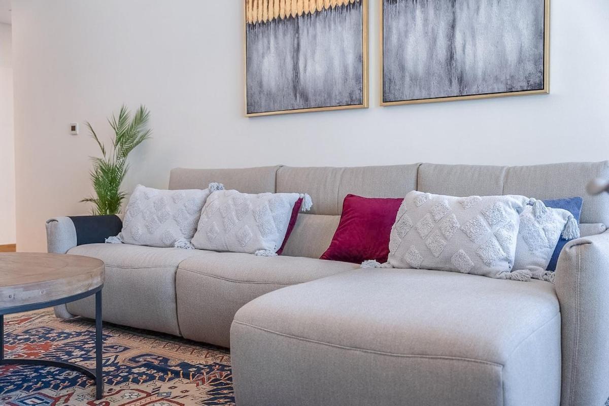 Bright 2-bedroom With Stunning Views At 5242 Tower Marina Apartment Dubai
