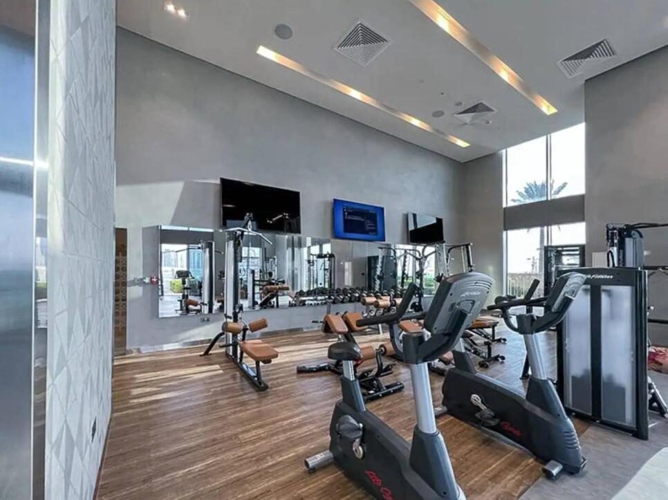 Bright 2-bedroom With Stunning Views At 5242 Tower Marina