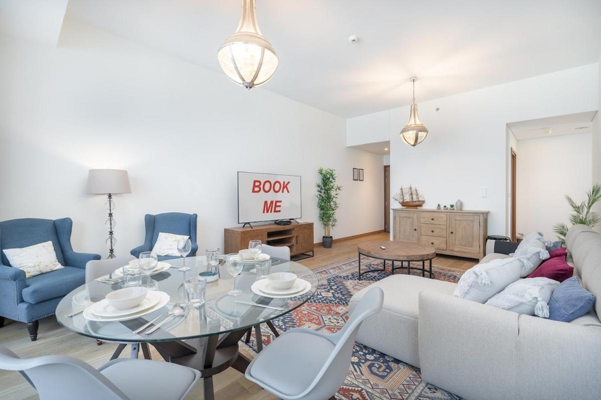 Apartment Bright 2-bedroom With Stunning Views At 5242 Tower Marina *