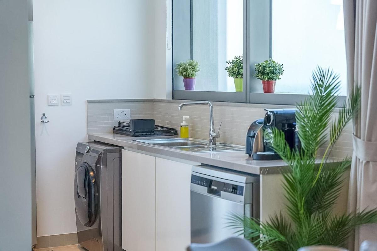 Bright 2-bedroom With Stunning Views At 5242 Tower Marina Apartment Dubai