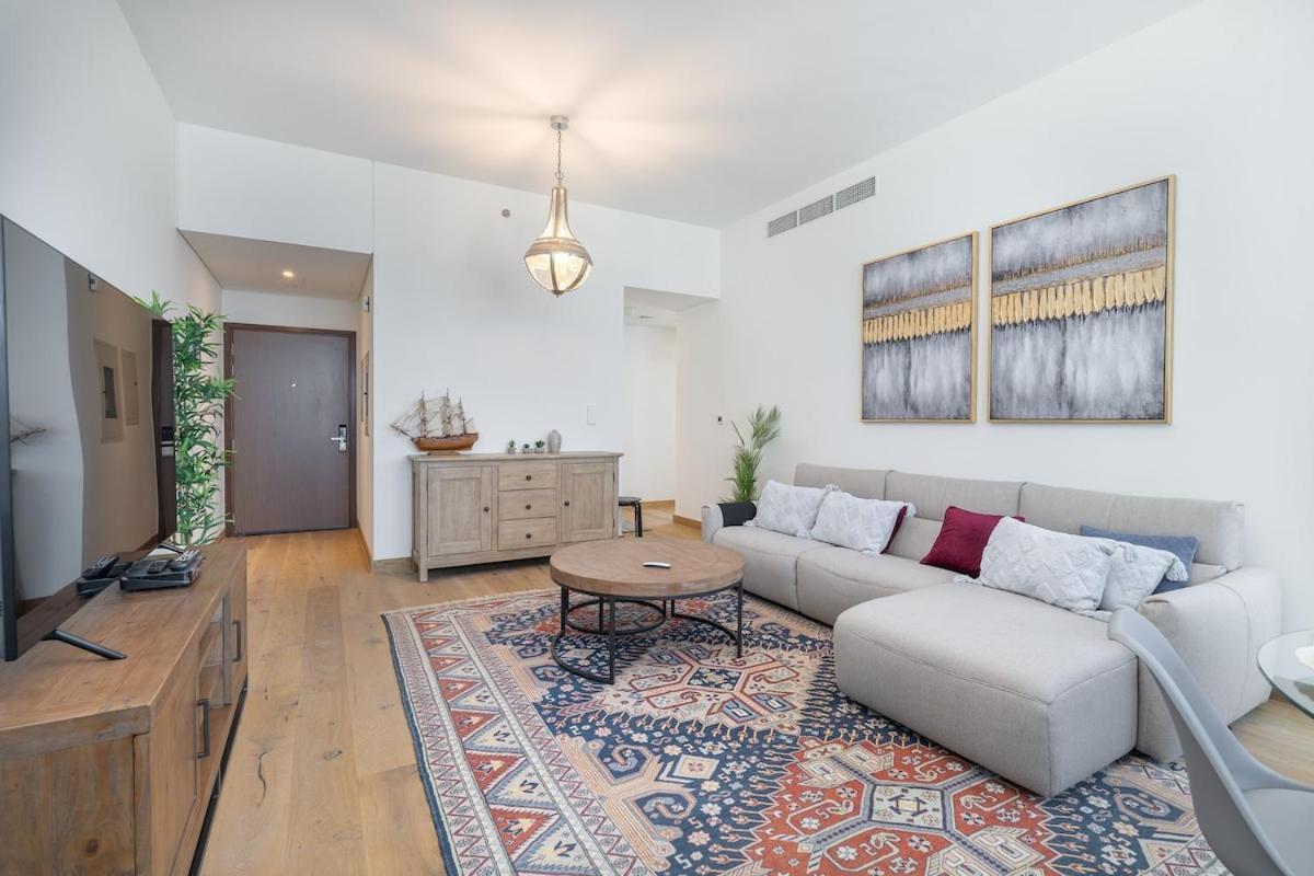Apartment Bright 2-bedroom With Stunning Views At 5242 Tower Marina *