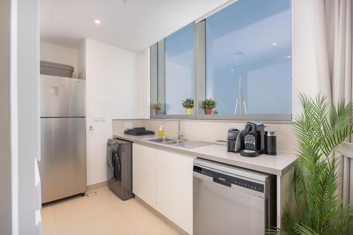 Bright 2-bedroom With Stunning Views At 5242 Tower Marina Dubai