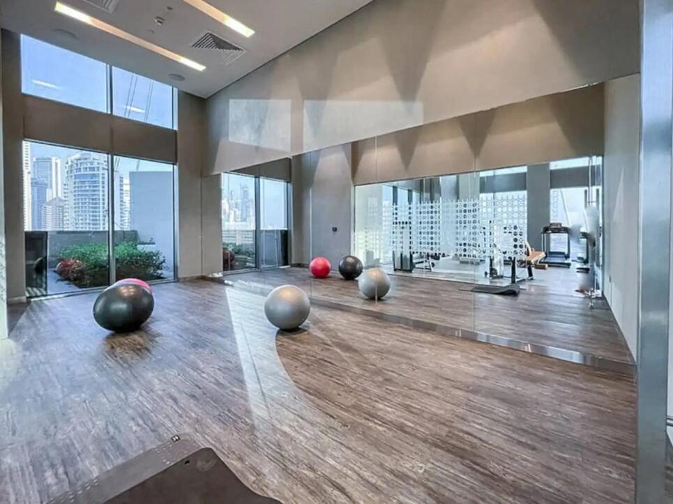 Bright 2-bedroom With Stunning Views At 5242 Tower Marina *
