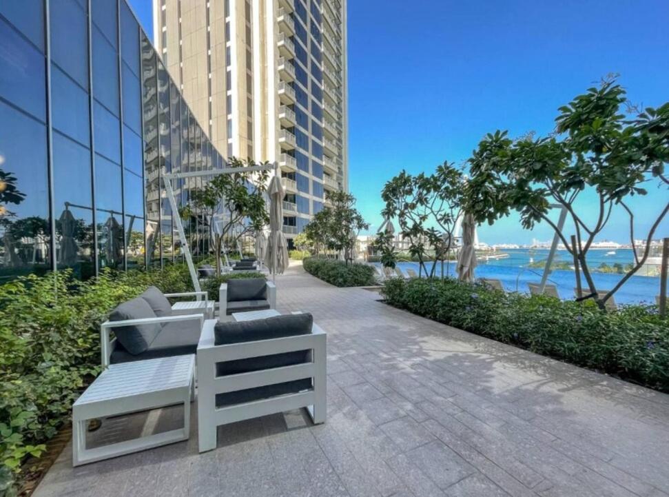 Bright 2-bedroom With Stunning Views At 5242 Tower Marina *