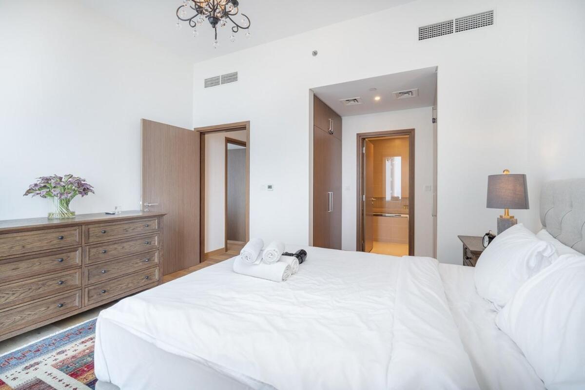 Bright 2-bedroom With Stunning Views At 5242 Tower Marina Apartment *