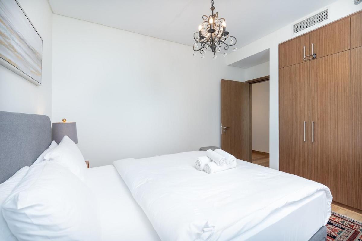 Apartment Bright 2-bedroom With Stunning Views At 5242 Tower Marina *