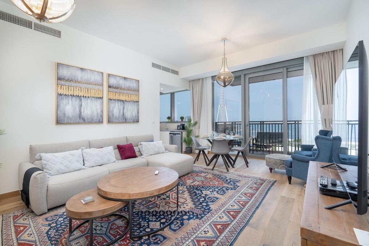 Bright 2-bedroom With Stunning Views At 5242 Tower Marina