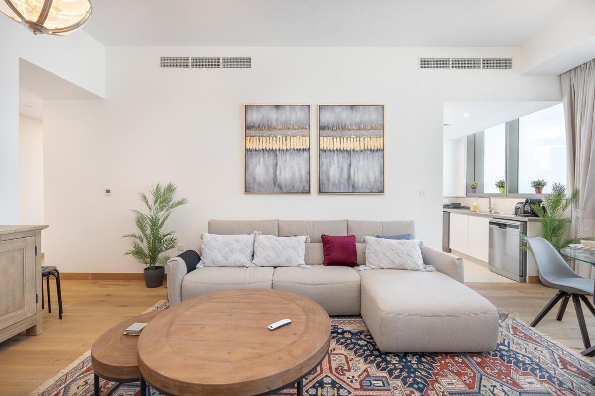 Bright 2-bedroom With Stunning Views At 5242 Tower Marina Apartment